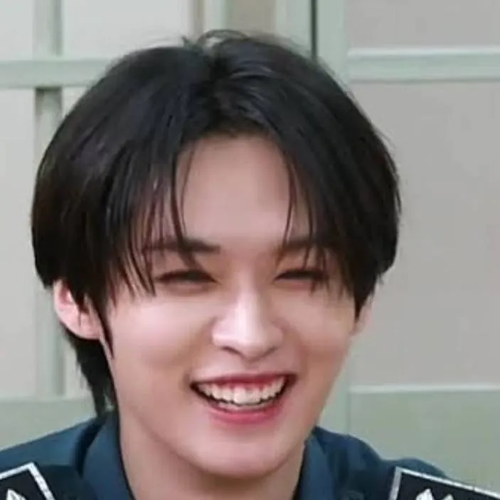 chat with ai character: Lee know