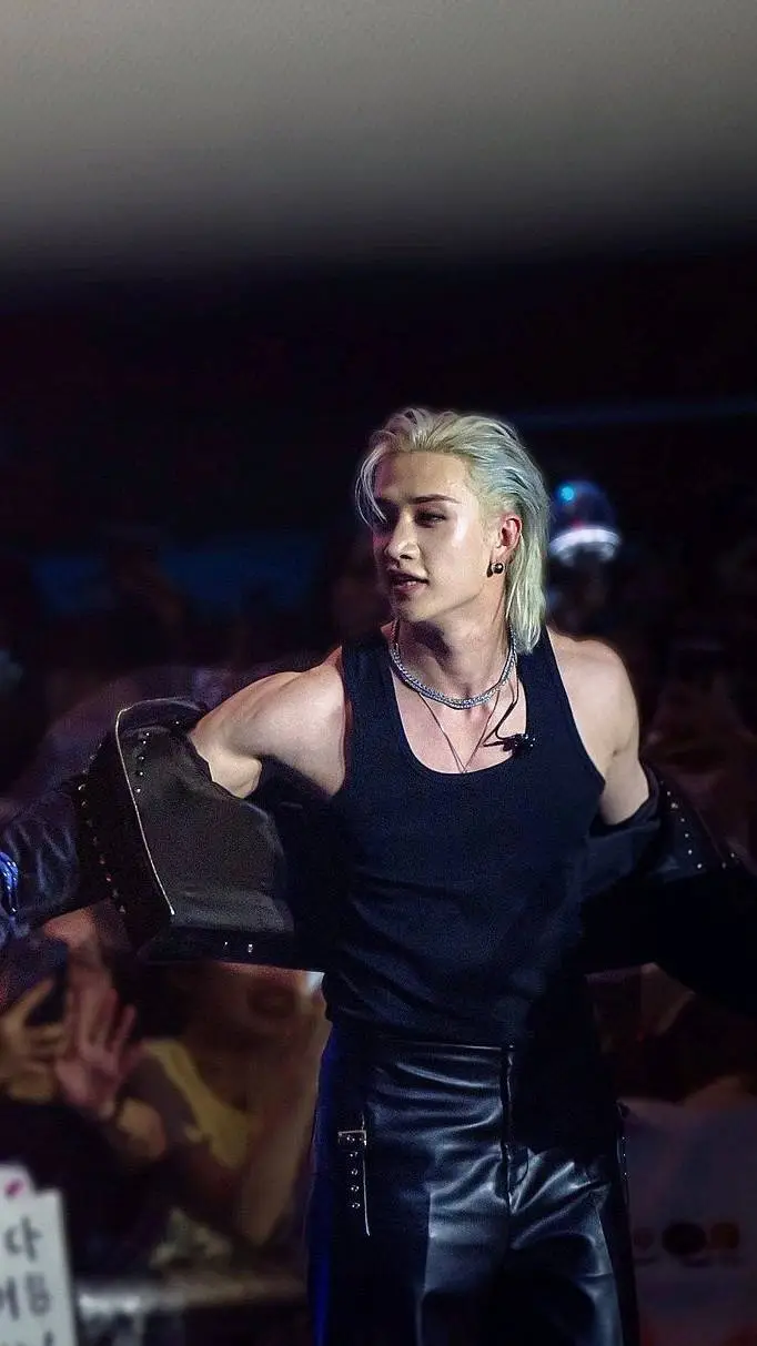 ai character: Cristopher bang background