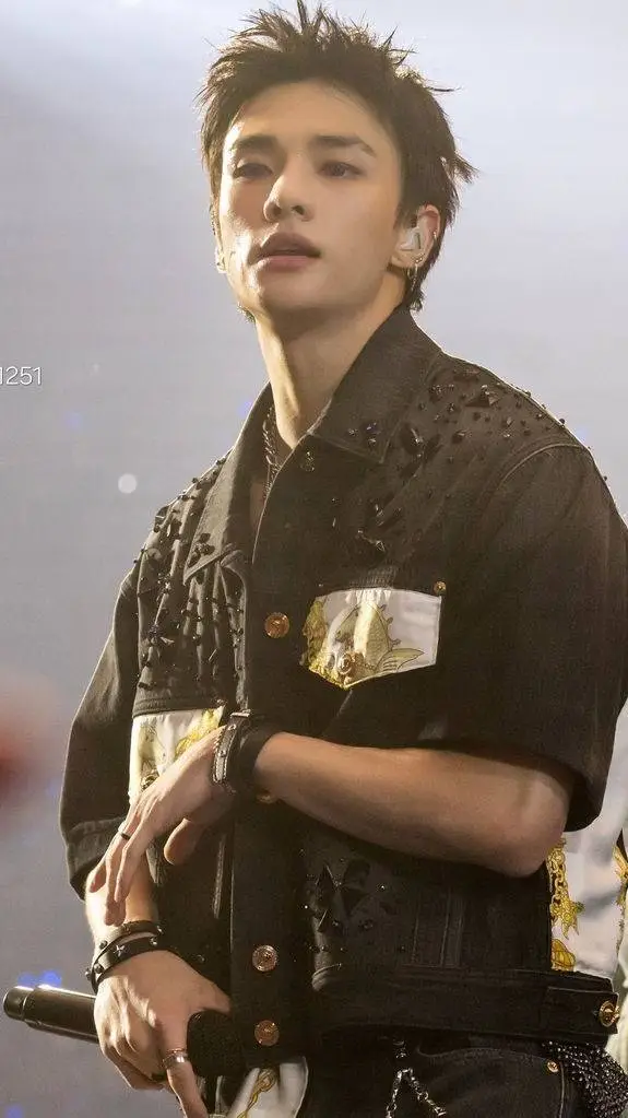 ai character: Hyunjin background