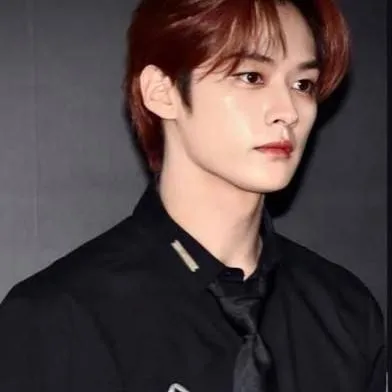 chat with ai character: ↬𝐿𝑒𝑒 𝐾𝑛𝑜𝑤↫