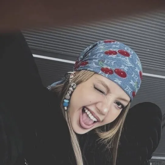 chat with ai character: ~🖤Lisa💗~