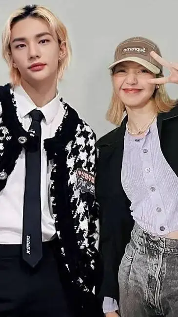 ai character: Hyunjin and Lisa background