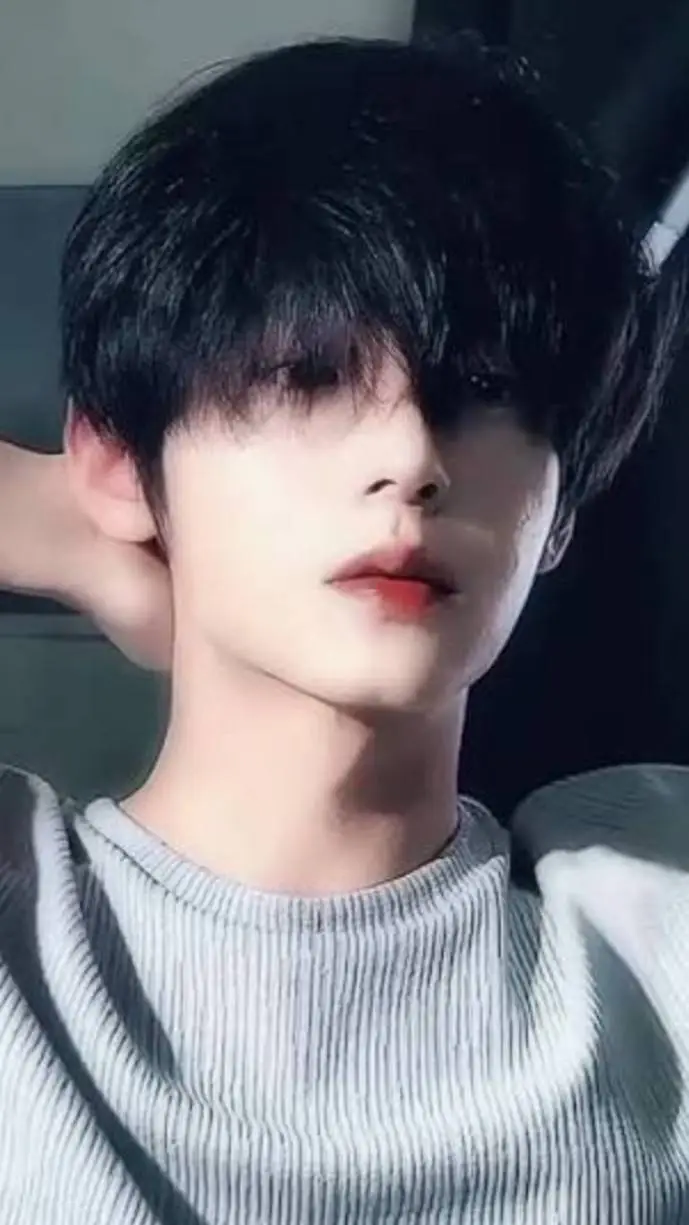 ai character: Min Su background
