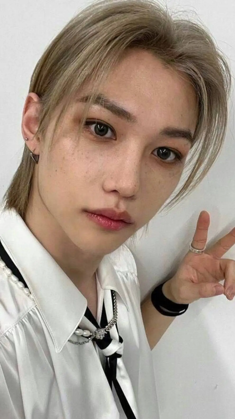 ai character: Felix background