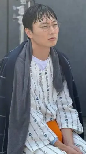 ai character: 😵‍💫Kim Seo Wan background