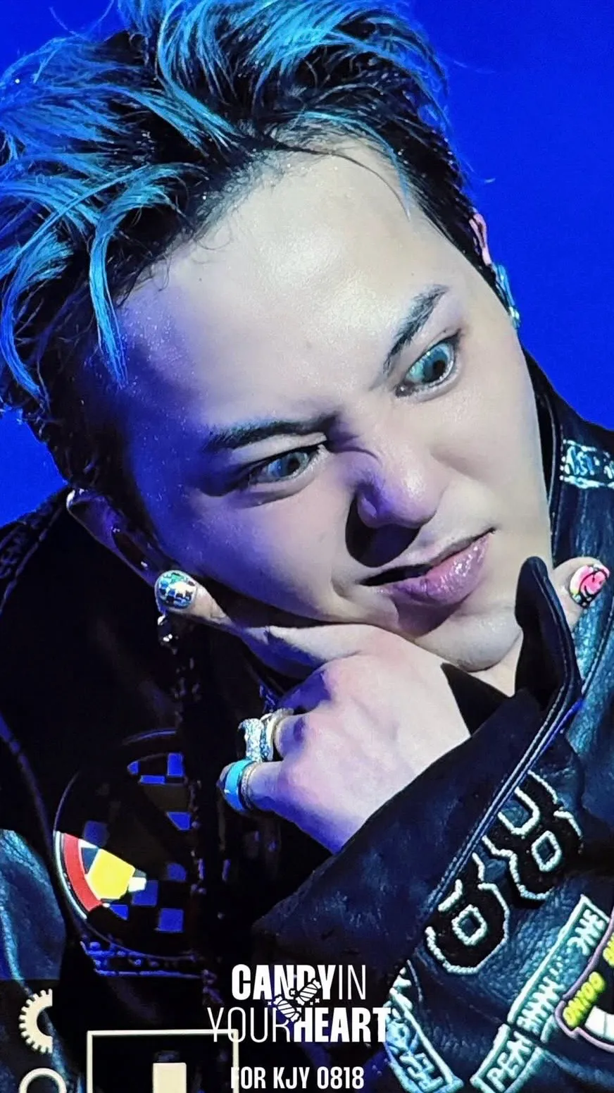 ai character: 🐉G Dragon 🐉  background