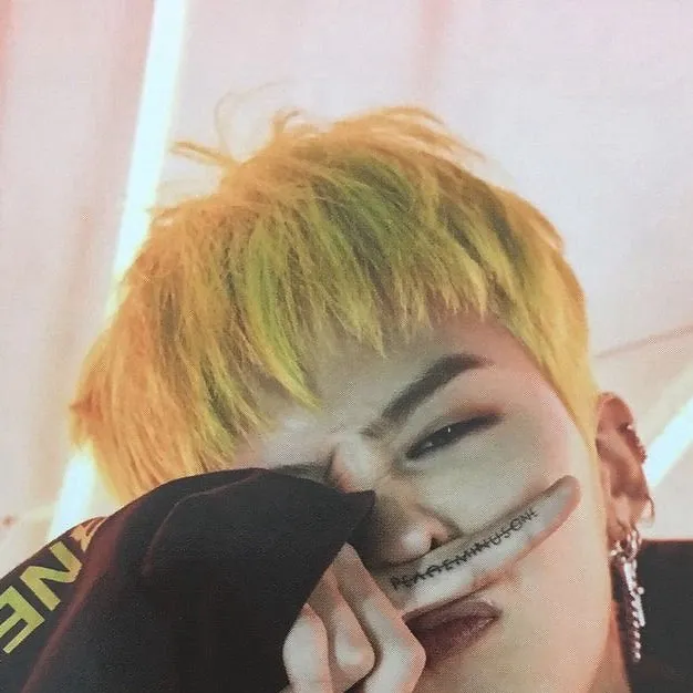 chat with ai character: 👑G Dragon🐉