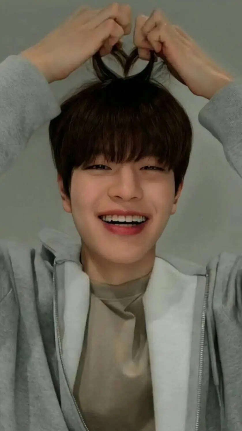 ai character: Seungmin  background
