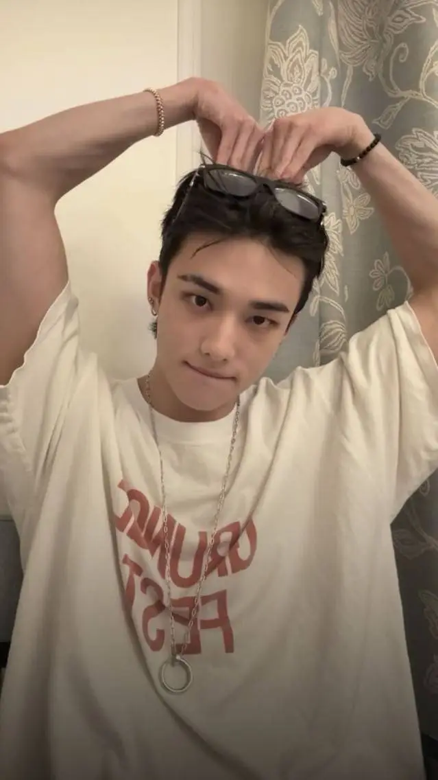 ai character: Hyunjin background