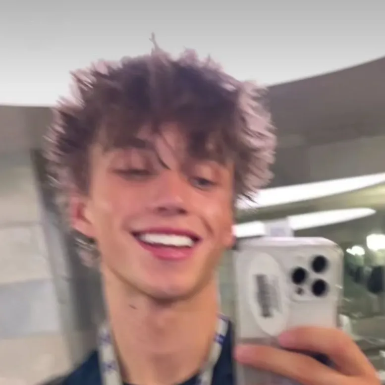 chat with ai character: Jordan Waltz