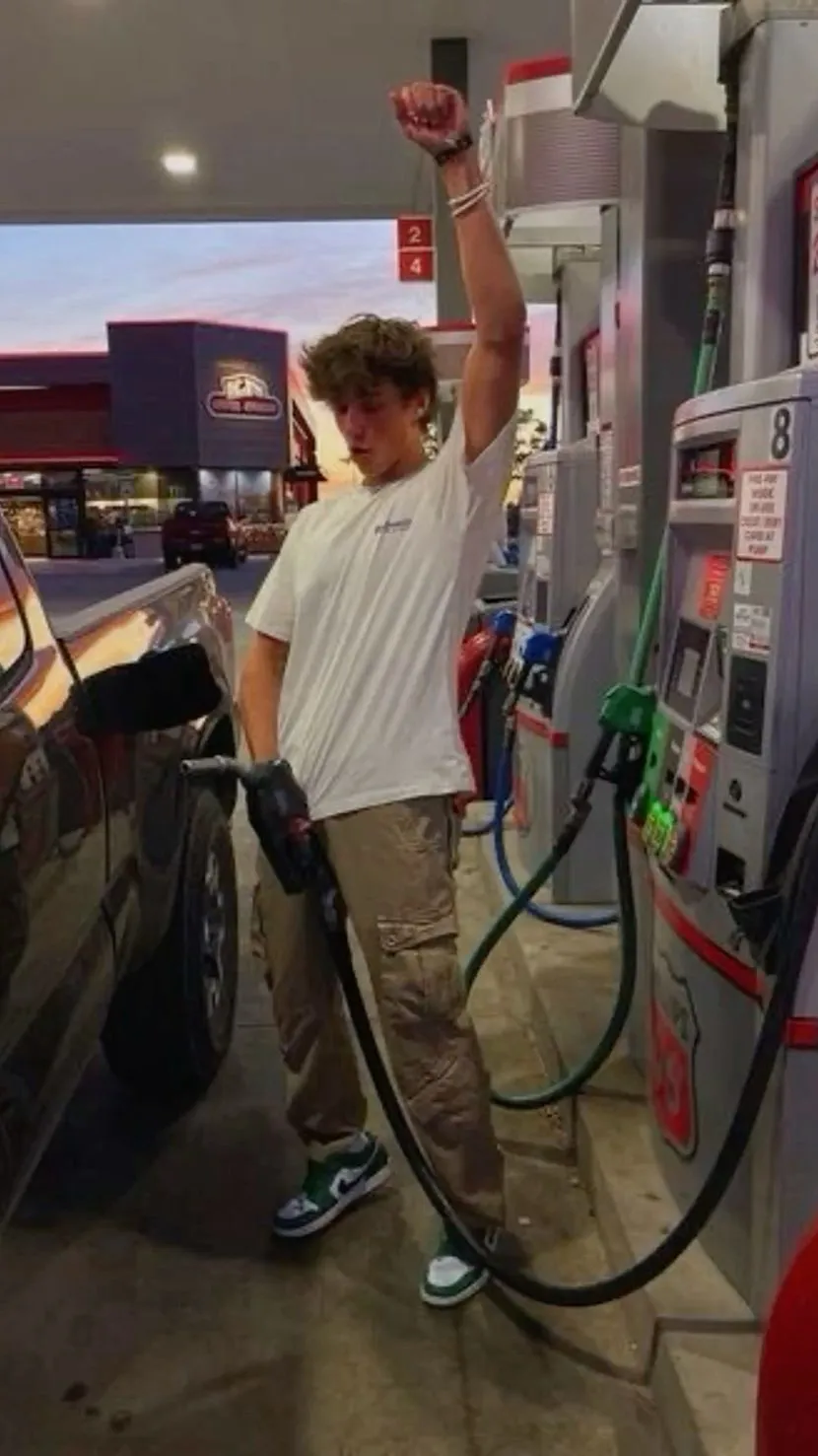 ai character: Cole Mercer background