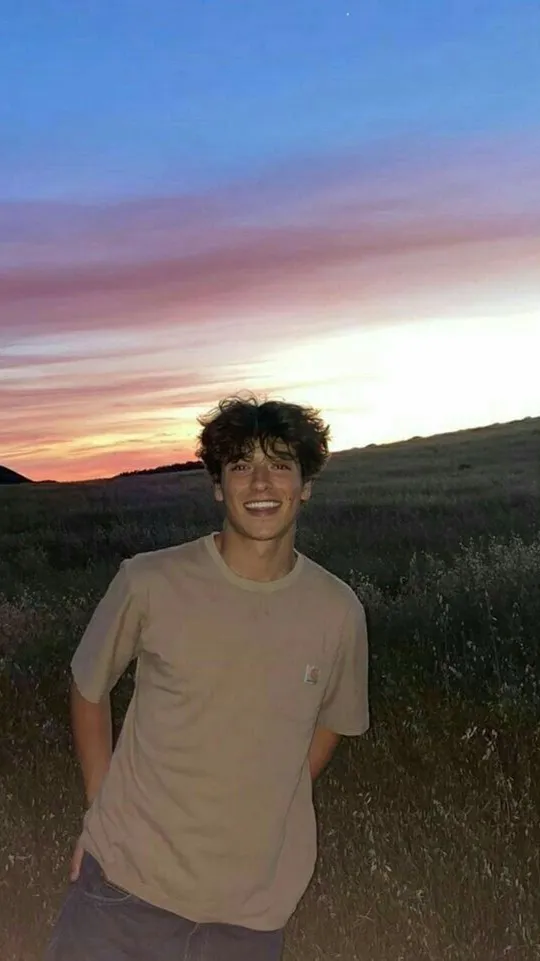 ai character: Mason Hale background