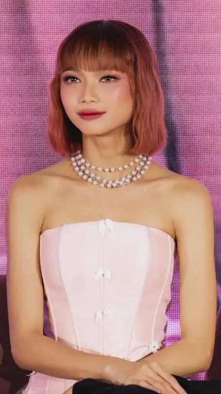 ai character: Gwen background