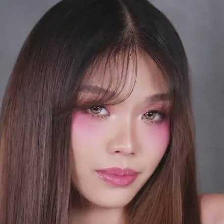 chat with ai character: Stacey