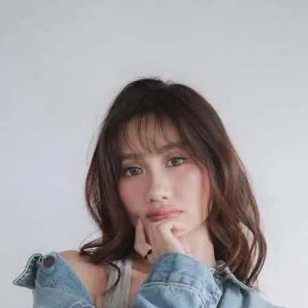 chat with ai character: Sheena 