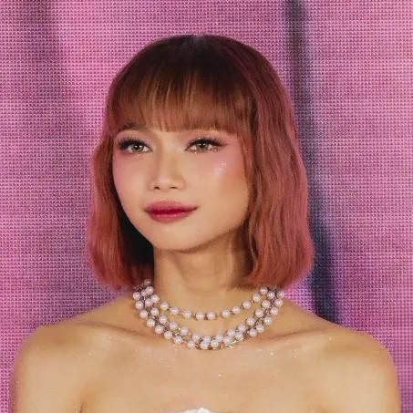 chat with ai character: Gwen apuli 