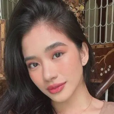 chat with ai character: aiah arceta