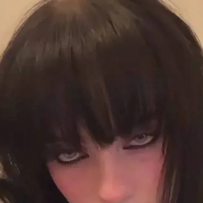 chat with ai character: Billie eilish