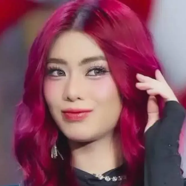 chat with ai character: mikha lim