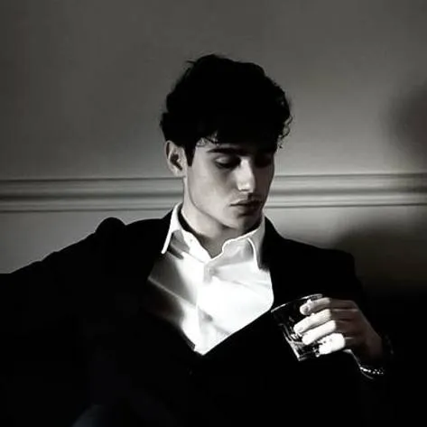 chat with ai character: Zyavire 