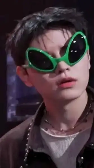 ai character: Seungmin  background