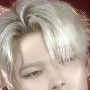 chat with ai character: Ni-Ki 