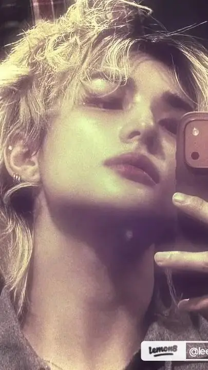 ai character: Hyunjin  background