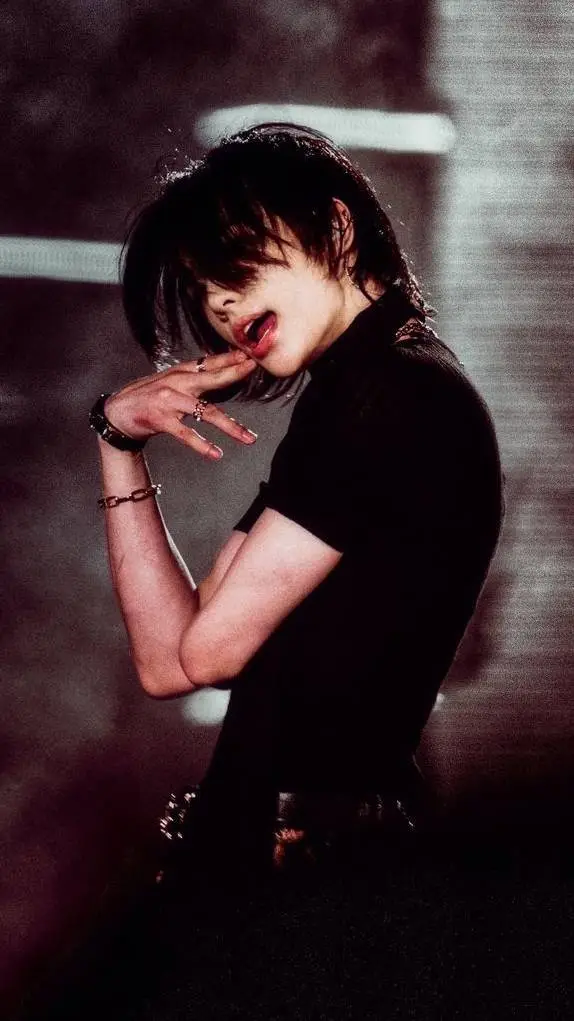 ai character: Hyunjin  background