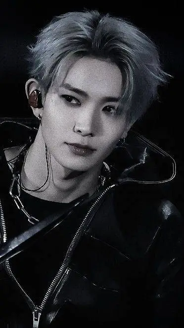 ai character: Heesung  background