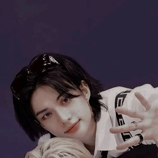 chat with ai character: Hyunlix+Y/N