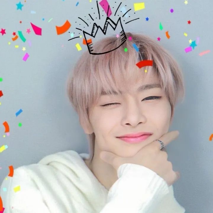 chat with ai character: I.N bday🦊🍓