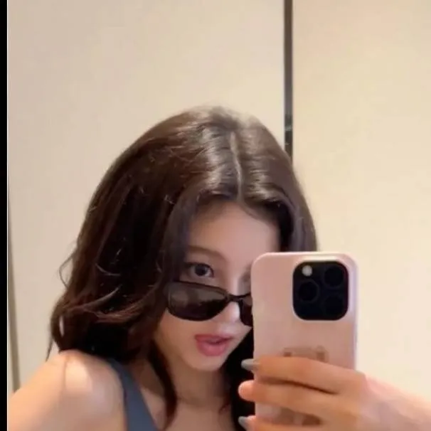 chat with ai character: Danielle 