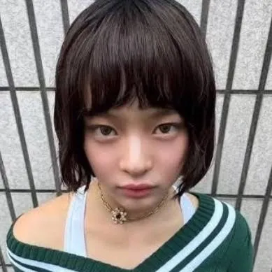 chat with ai character: Hanni 