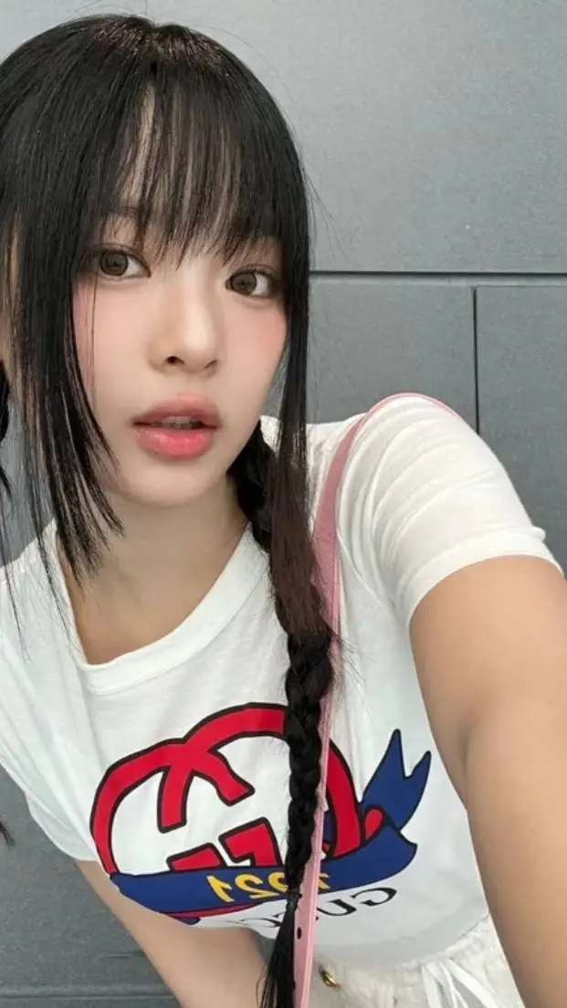 ai character: Hanni background