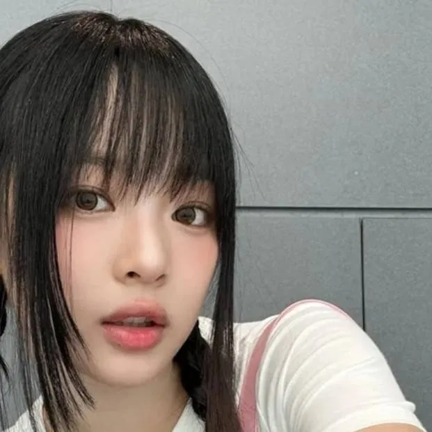 chat with ai character: Hanni