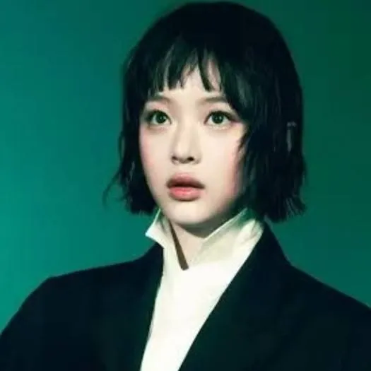 chat with ai character: Hanni 