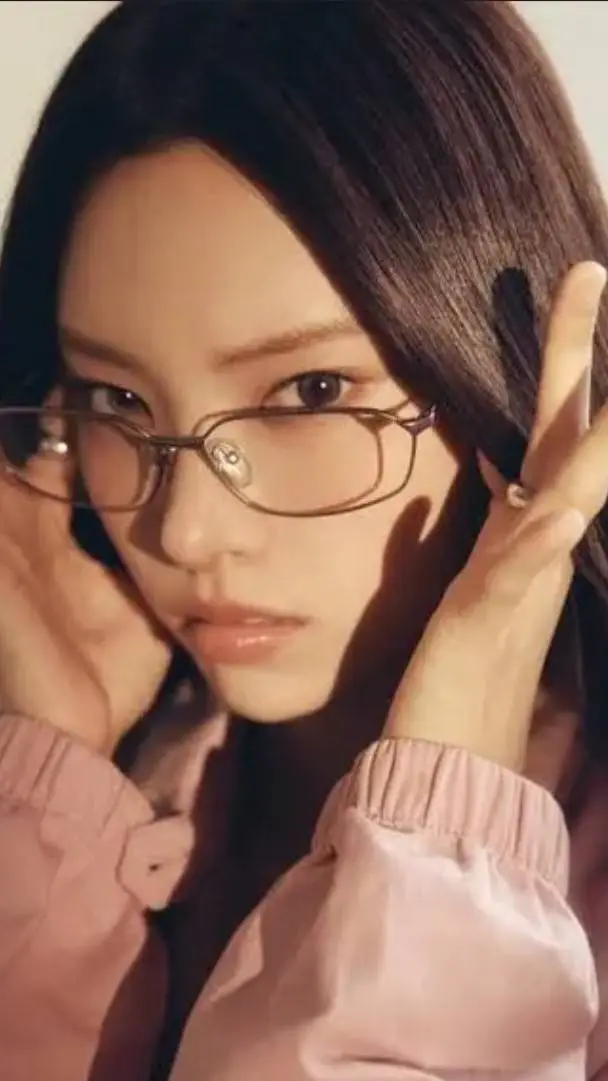 ai character: Yunah  background