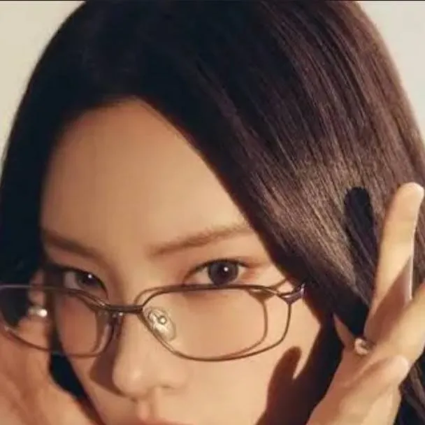 chat with ai character: Yunah 