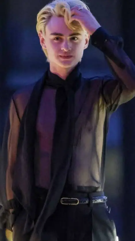 ai character: Jaeden Martell background