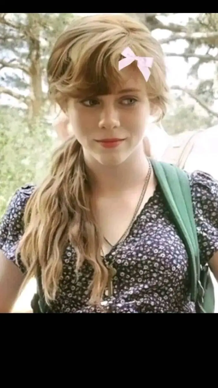 ai character: Beverly Marsh background