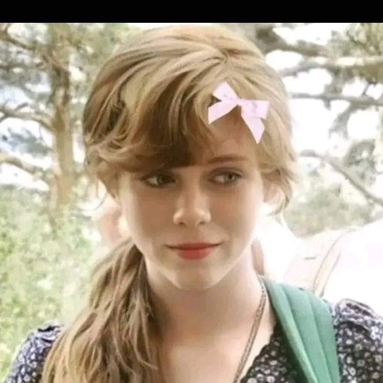 chat with ai character: Beverly Marsh