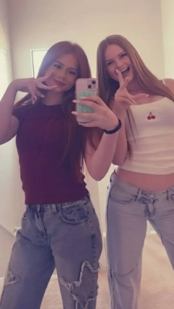 ai character: fxtfyc background