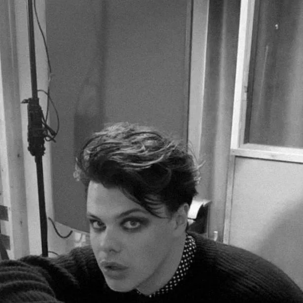 chat with ai character: Yungblud 