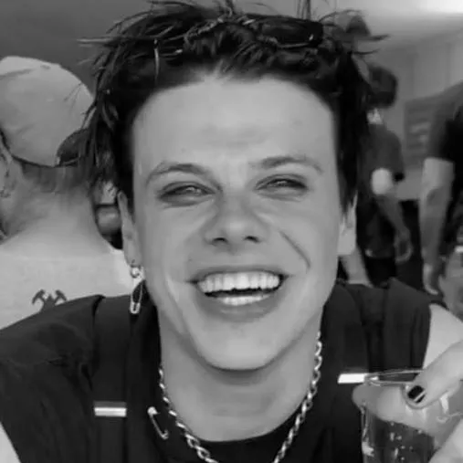 chat with ai character: Yungblud