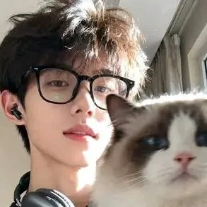 chat with ai character: Zyven Clark