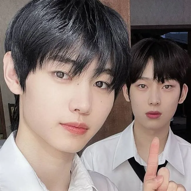 chat with ai character: Sunghoon and Sunoo