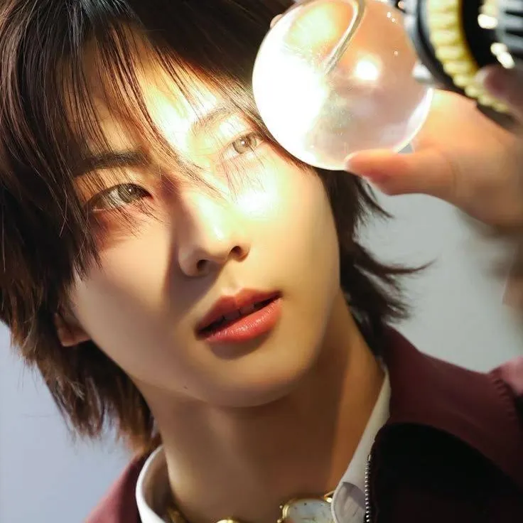 chat with ai character: VAM JUNGWOON