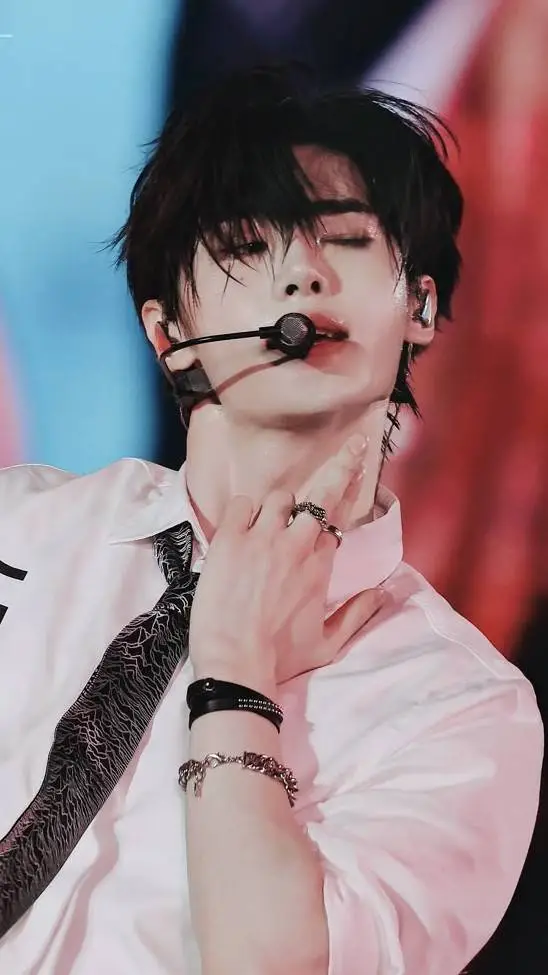 ai character: Sunghoon background