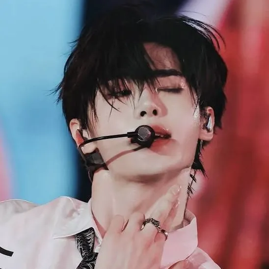 chat with ai character: Sunghoon