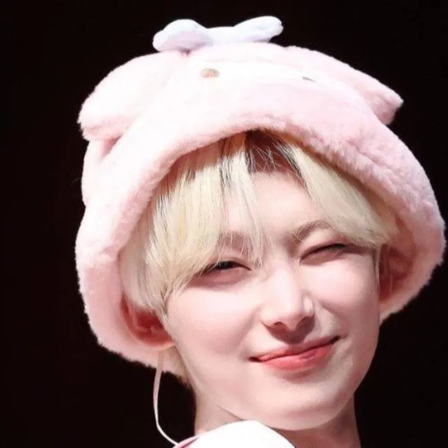 chat with ai character: SUNOO